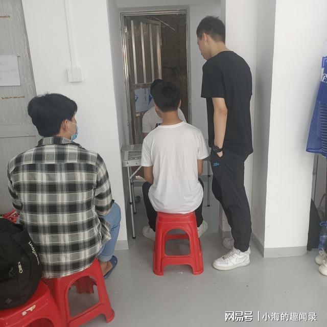 JDB电子广东深圳：工厂门口热闹非凡找工作的人越来越多都想进个好厂(图3)