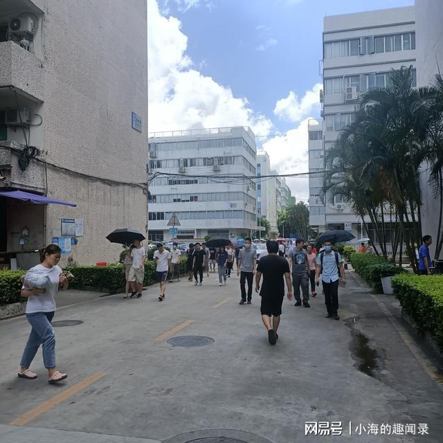 JDB电子广东深圳：工厂门口热闹非凡找工作的人越来越多都想进个好厂(图5)